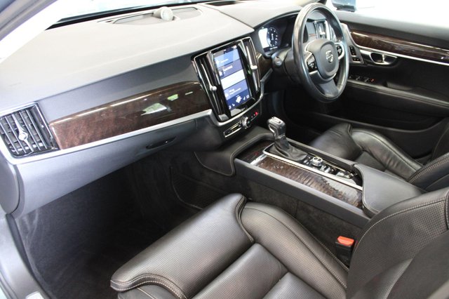 View our VOLVO V90