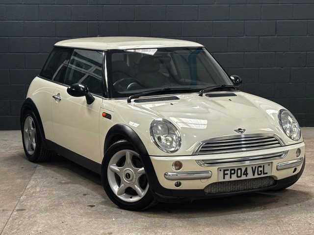 View our MINI Hatch 1.6 Cooper Hatchback 3dr Petrol Manual Euro 3 (115 ps)