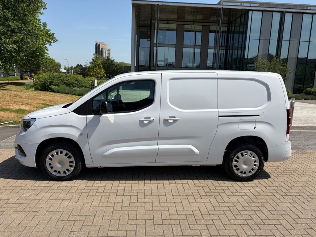 USED 2023 73 VAUXHALL COMBO 2300 PRO 1.5Turbo D EU6 S/S L1 H1 100ps *AIRCON*SATNAV*CAMERA*SENSORS*E/PACK* A/C-SATNAV-SENSORS-CAMERA-L1