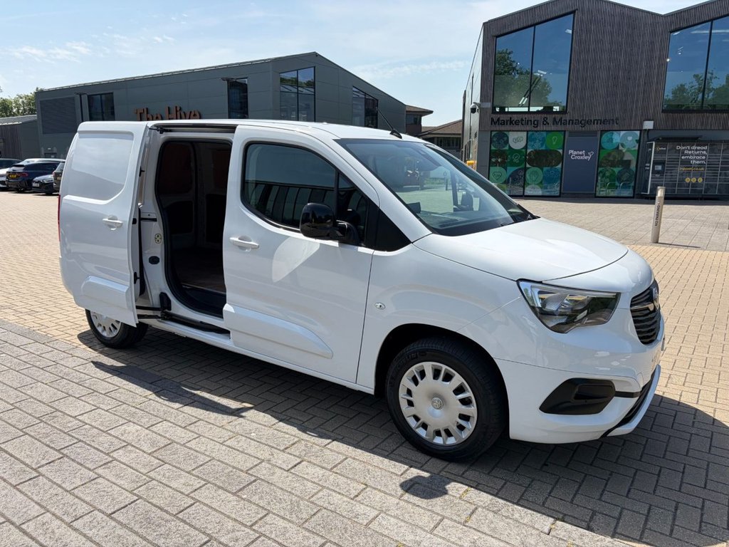 USED 2023 73 VAUXHALL COMBO 2300 PRO 1.5Turbo D EU6 S/S L1 H1 100ps *AIRCON*SATNAV*CAMERA*SENSORS*E/PACK* A/C-SATNAV-SENSORS-CAMERA-L1