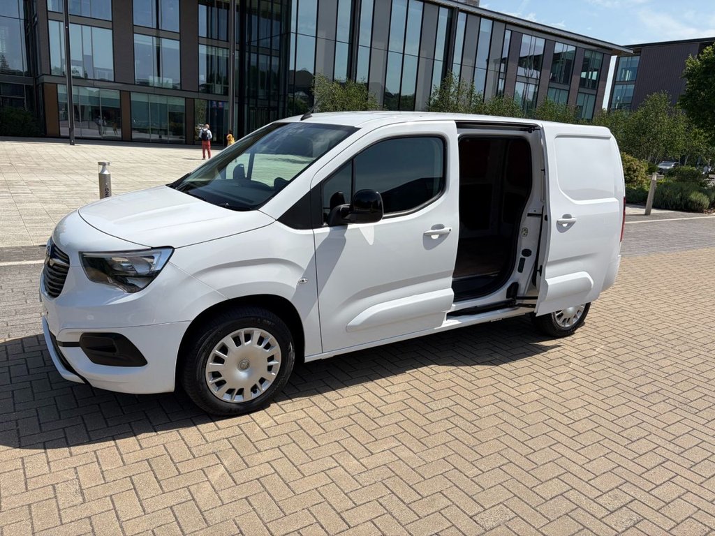 USED 2023 73 VAUXHALL COMBO 2300 PRO 1.5Turbo D EU6 S/S L1 H1 100ps *AIRCON*SATNAV*CAMERA*SENSORS*E/PACK* A/C-SATNAV-SENSORS-CAMERA-L1
