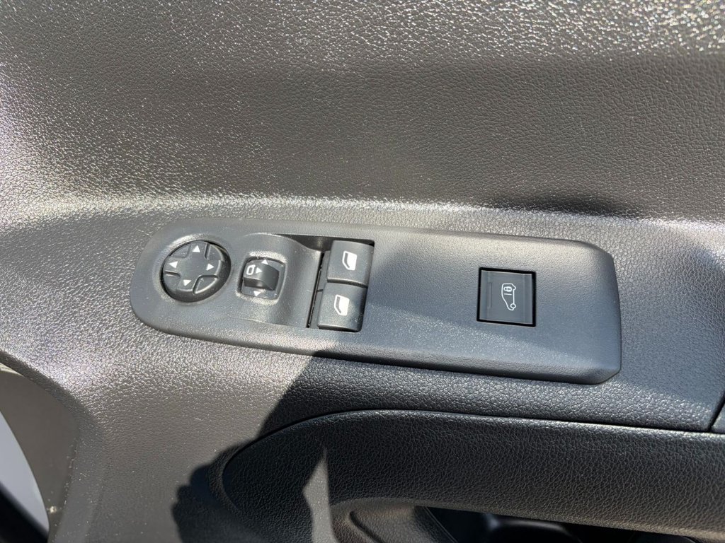 USED 2023 73 VAUXHALL COMBO 2300 PRO 1.5Turbo D EU6 S/S L1 H1 100ps *AIRCON*SATNAV*CAMERA*SENSORS*E/PACK* A/C-SATNAV-SENSORS-CAMERA-L1