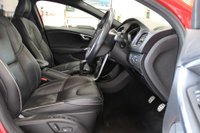 USED 2019 19 VOLVO V40 2.0 D3 R-Design Edition Euro 6 (s/s) 5dr WINTER PACK, FULL LEATHER, FSH