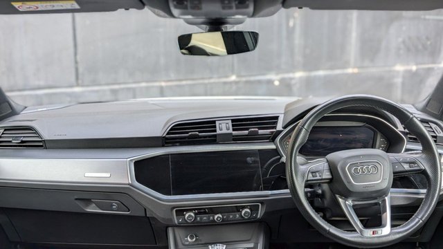 View our AUDI Q3
