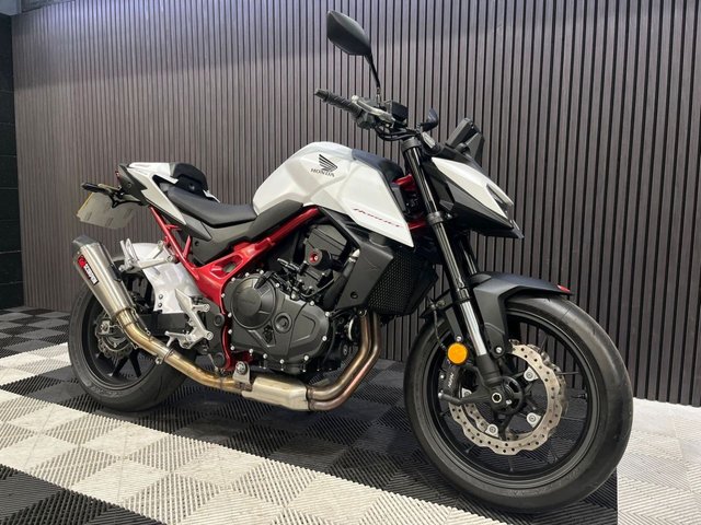View our HONDA CB750 Hornet
