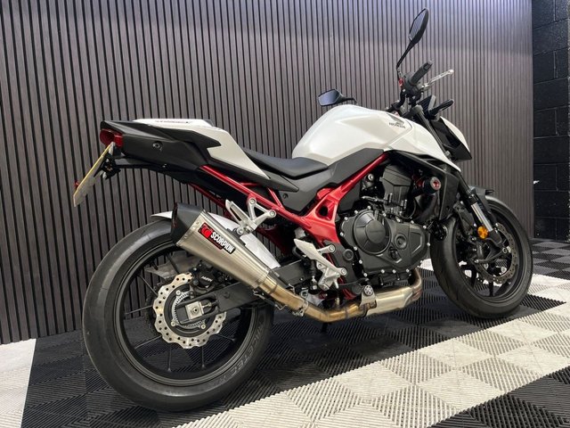 View our HONDA CB750 Hornet
