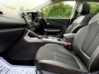USED 2017 17 RENAULT KADJAR 1.2 Kadjar Signature Nav TCe 5dr Full Service Sat Nav Pan Roof