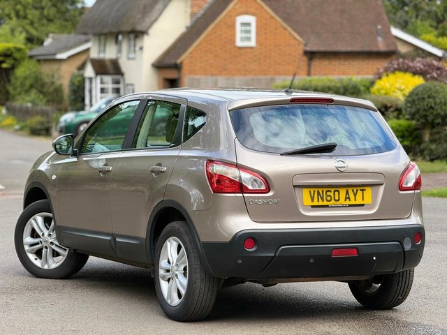 View our NISSAN QASHQAI