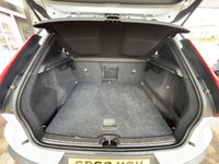 USED 2020 69 VOLVO XC40 2.0 T4 R-Design Pro SUV 5dr Petrol Auto Euro 6 (s/s) (190 ps) SUV