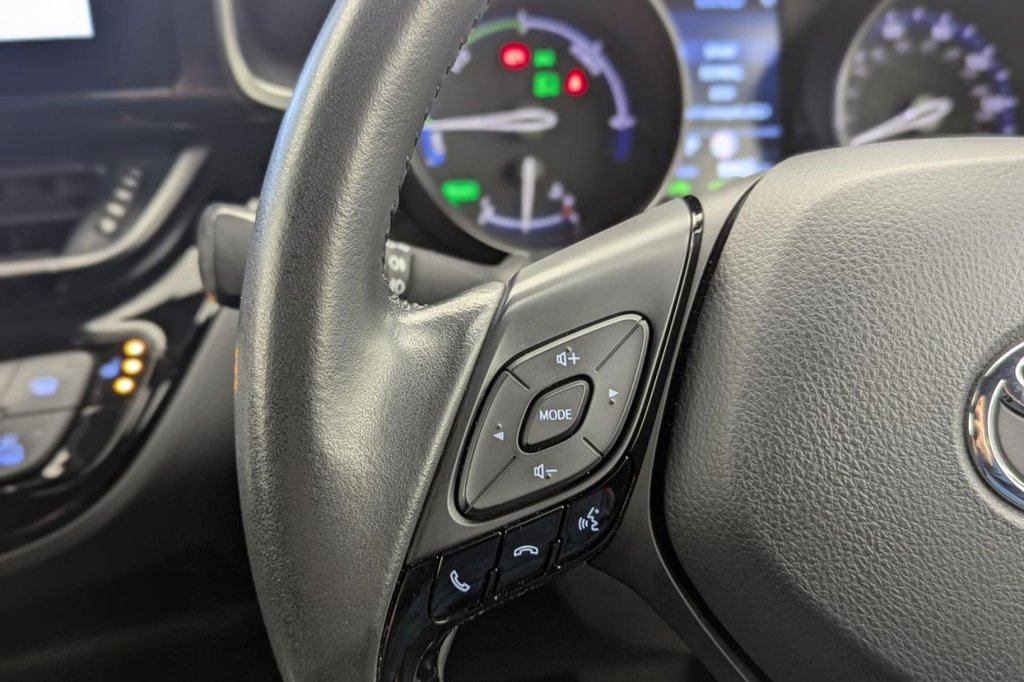 USED 2022 22 TOYOTA C-HR 1.8 VVT-h GPF Design SUV 5dr Petrol Hybrid CVT Euro 6 (s/s) (122 ps) Sat Nav, Rear Camera, Keyless