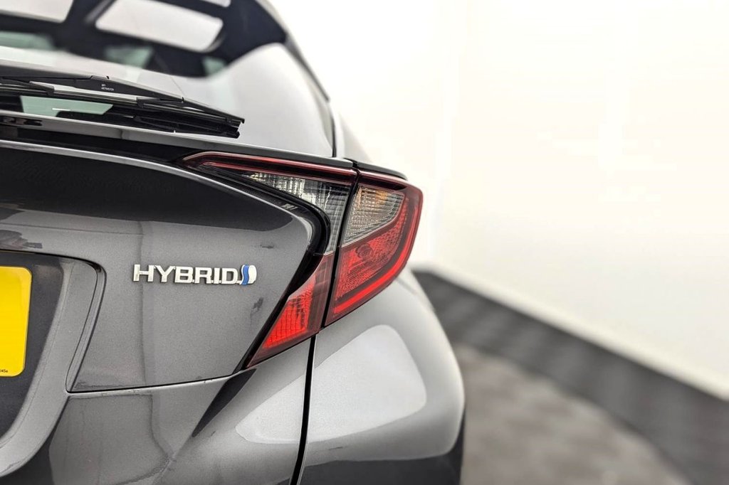 USED 2022 22 TOYOTA C-HR 1.8 VVT-h GPF Design SUV 5dr Petrol Hybrid CVT Euro 6 (s/s) (122 ps) Sat Nav, Rear Camera, Keyless