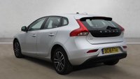 USED 2018 18 VOLVO V40 2.0 T2 GPF Momentum Hatchback 5dr Petrol Manual Euro 6 (s/s) (122 ps) + FULL MAIN DEALER HISTORY +