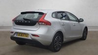 USED 2018 18 VOLVO V40 2.0 T2 GPF Momentum Hatchback 5dr Petrol Manual Euro 6 (s/s) (122 ps) + FULL MAIN DEALER HISTORY +