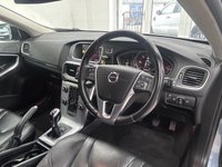USED 2017 17 VOLVO V40 CROSS COUNTRY 2.0 D3 Pro Hatchback 5dr Diesel Manual Euro 6 (s/s) (150 ps) 