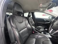 USED 2017 17 VOLVO V40 CROSS COUNTRY 2.0 D3 Pro Hatchback 5dr Diesel Manual Euro 6 (s/s) (150 ps) 