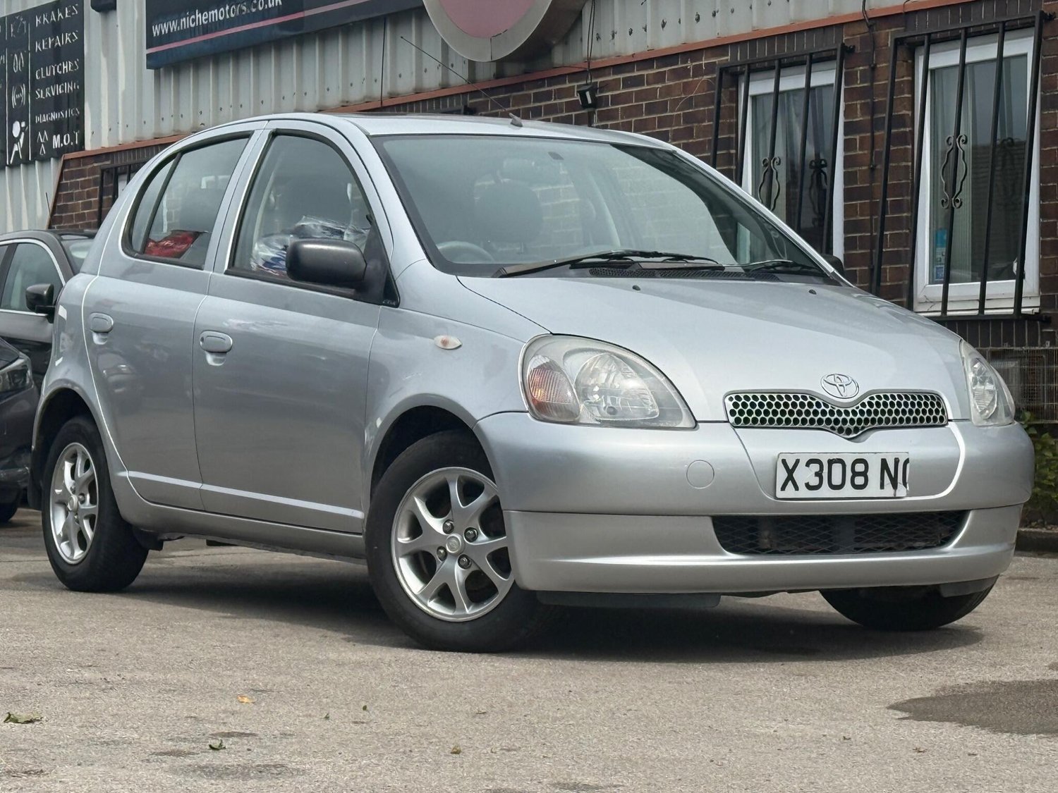 TOYOTA YARIS 1.3 VVT I 16V CDX 5DR 2001 60,000 SILVER 1.3 LTR AUTOMATIC...