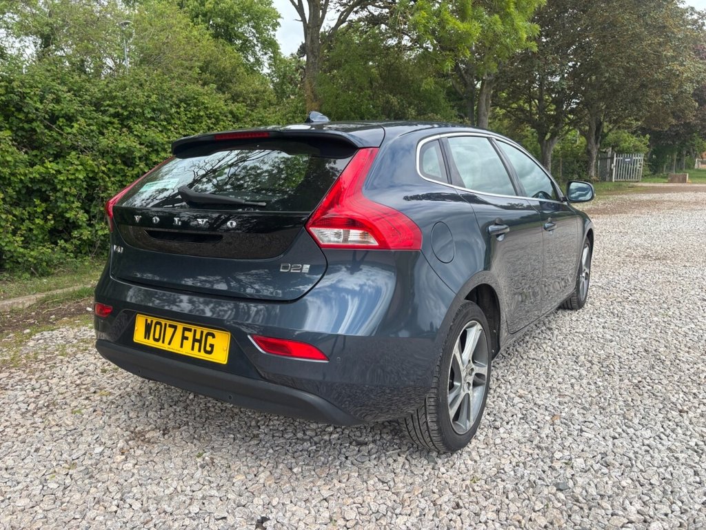 USED 2017 17 VOLVO V40 2.0 D2 Inscription Hatchback 5dr Diesel Manual Euro 6 (s/s) (120 ps) &pound;ZERO DEPOSIT FINANCE