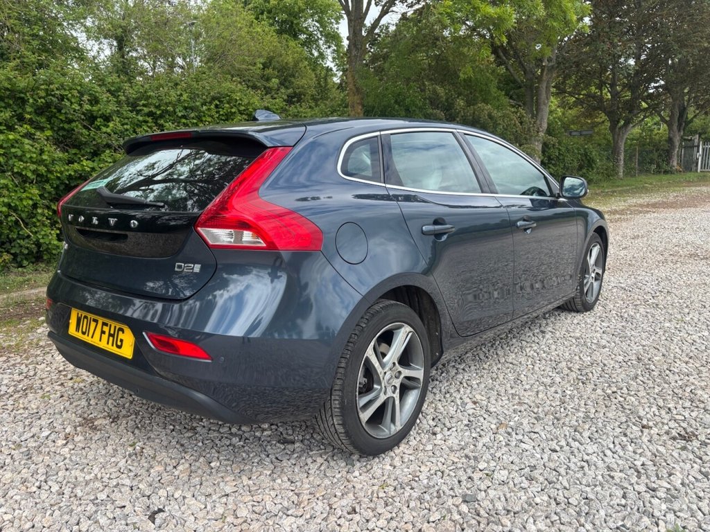 USED 2017 17 VOLVO V40 2.0 D2 Inscription Hatchback 5dr Diesel Manual Euro 6 (s/s) (120 ps) &pound;ZERO DEPOSIT FINANCE
