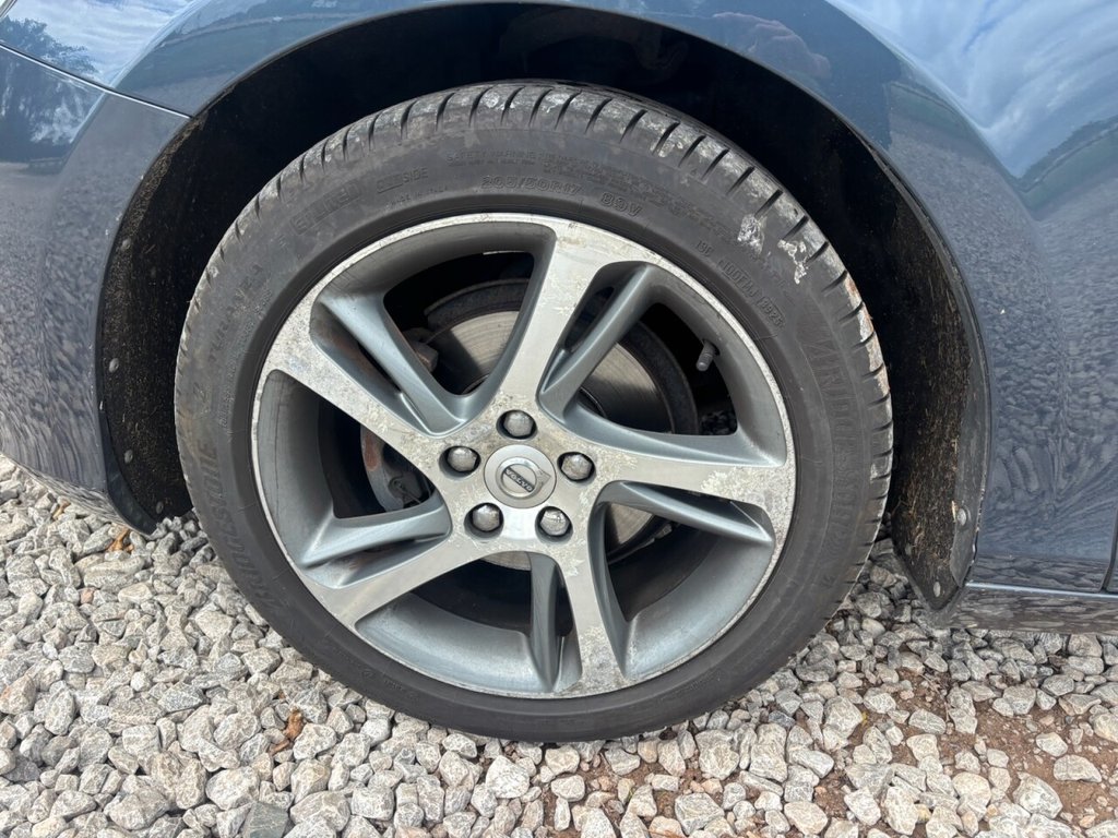 USED 2017 17 VOLVO V40 2.0 D2 Inscription Hatchback 5dr Diesel Manual Euro 6 (s/s) (120 ps) &pound;ZERO DEPOSIT FINANCE