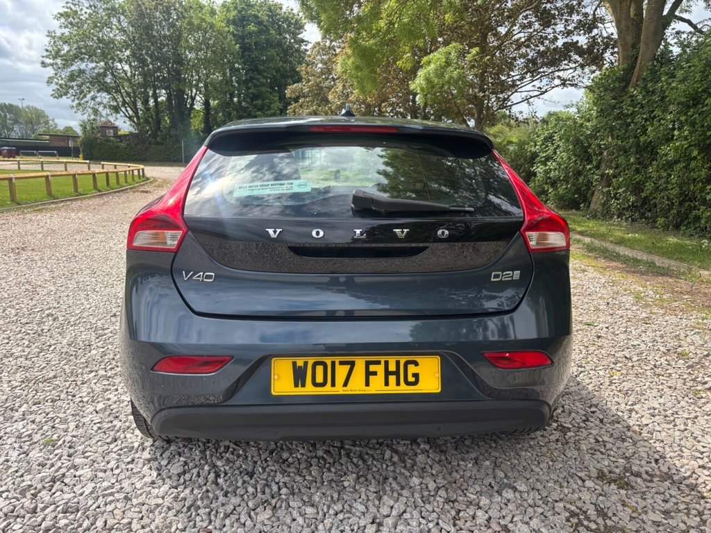 USED 2017 17 VOLVO V40 2.0 D2 Inscription Hatchback 5dr Diesel Manual Euro 6 (s/s) (120 ps) &pound;ZERO DEPOSIT FINANCE