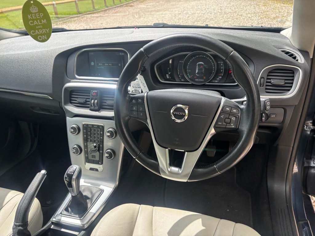 USED 2017 17 VOLVO V40 2.0 D2 Inscription Hatchback 5dr Diesel Manual Euro 6 (s/s) (120 ps) &pound;ZERO DEPOSIT FINANCE