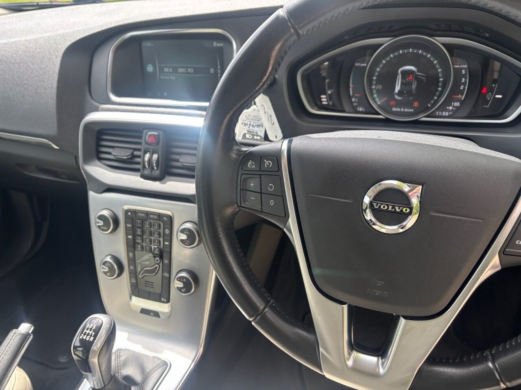 USED 2017 17 VOLVO V40 2.0 D2 Inscription Hatchback 5dr Diesel Manual Euro 6 (s/s) (120 ps) &pound;ZERO DEPOSIT FINANCE