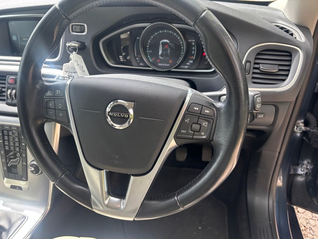 USED 2017 17 VOLVO V40 2.0 D2 Inscription Hatchback 5dr Diesel Manual Euro 6 (s/s) (120 ps) &pound;ZERO DEPOSIT FINANCE