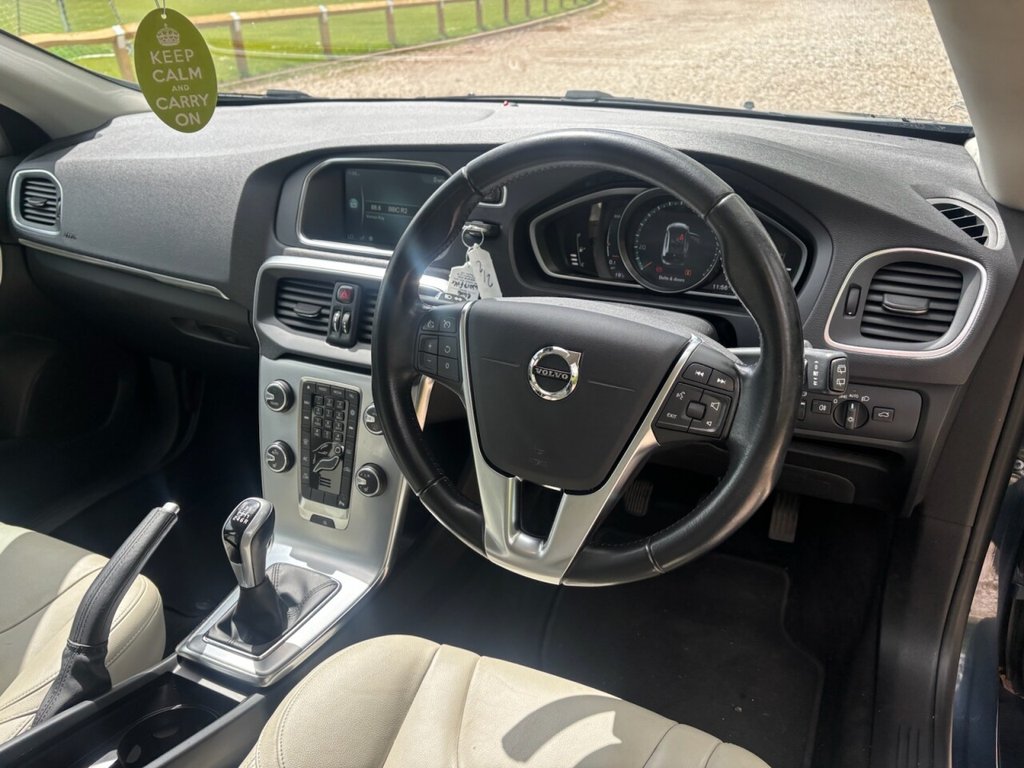 USED 2017 17 VOLVO V40 2.0 D2 Inscription Hatchback 5dr Diesel Manual Euro 6 (s/s) (120 ps) &pound;ZERO DEPOSIT FINANCE