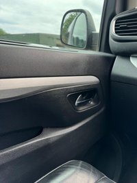 USED 2023 72 VAUXHALL Vivaro Life Electric 50kWh Elite MPV 5dr Electric Auto LWB (8 Seat, 7.4kW Charger) (136 ps) 