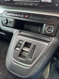 USED 2023 72 VAUXHALL Vivaro Life Electric 50kWh Elite MPV 5dr Electric Auto LWB (8 Seat, 7.4kW Charger) (136 ps) 