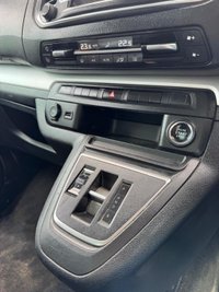 USED 2023 72 VAUXHALL Vivaro Life Electric 50kWh Elite MPV 5dr Electric Auto LWB (8 Seat, 7.4kW Charger) (136 ps) 