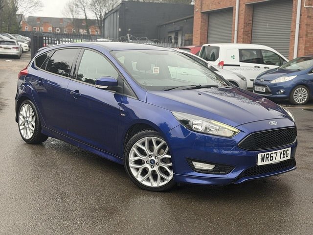 View our Ford Focus 1.0T EcoBoost ST-Line Hatchback 5dr Petrol Auto Euro 6 (s/s) (125 ps)