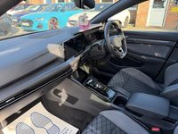 USED 2023 23 VOLKSWAGEN GOLF 2.0 TDI R-Line Hatchback 5dr Diesel DSG Euro 6 (s/s) (150 ps) PANORAMIC ROOF + REVERSE CAM
