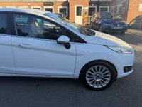 USED 2015 15 FORD FIESTA 1.0T EcoBoost Titanium Hatchback 5dr Petrol Powershift Euro 6 (100 ps) HEATED SEATS - PARKING SENSORS