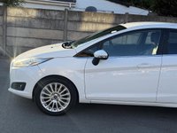 USED 2015 15 FORD FIESTA 1.0T EcoBoost Titanium Hatchback 5dr Petrol Powershift Euro 6 (100 ps) HEATED SEATS - PARKING SENSORS