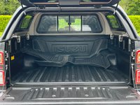 USED 2022 72 ISUZU D-MAX 1.9 TD V-Cross Pickup Double Cab 4dr Diesel Auto 4WD Euro 6 (s/s) (164 ps) NO VAT + REVERSING CAMERA + TOWBAR