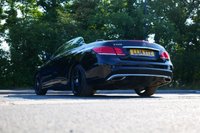 USED 2014 14 MERCEDES-BENZ E-CLASS 2.1 E220 CDI AMG Sport Cabriolet 2dr Diesel G-Tronic+ Euro 5 (s/s) (170 ps) OBSIDIAN BLACK METALLIC PAINTWORK + HEATED SEATS + PARKING SENSORS + DAB + NAV