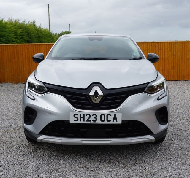 View our RENAULT CAPTUR