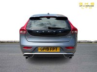 USED 2019 19 VOLVO V40 2.0 T2 GPF R-Design Hatchback 5dr Petrol Manual Euro 6 (s/s) (122 ps) **FINANCE ME FOR UP TO 5 YEARS WITH NO DEPOSIT**