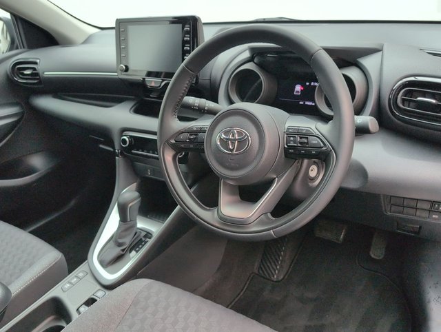 USED 2021 21 TOYOTA YARIS 1.5 Yaris Design HEV CVT 5dr CLICK+COLLECT / HOME DELIVERY