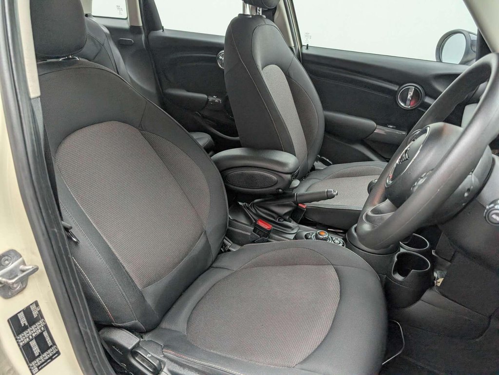 Used 2019 19 MINI HATCH 1.5 Cooper Classic 5dr CLICK+COLLECT / HOME DELIVERY