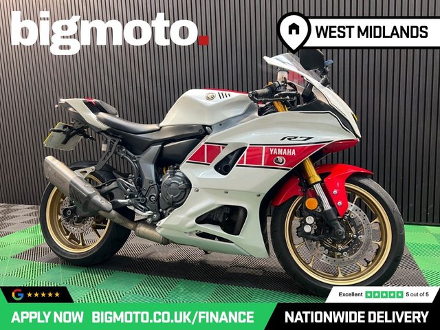 View our YAMAHA R7