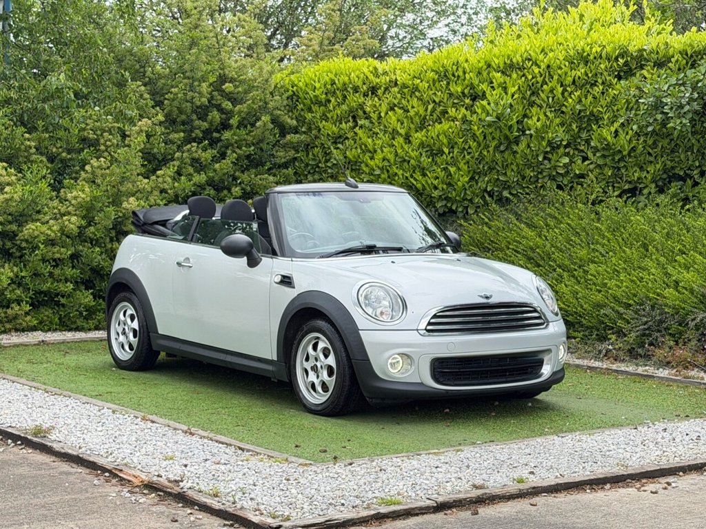 USED 2015 64 MINI CONVERTIBLE 1.6 One Convertible 2dr Petrol Manual Euro 6 (98 ps) A WELL CARED FOR EXAMPLE OF THE LOWER INSURANCE GROUP MINI ONE WITH FULL SERVICE HISTORY AND VERY HIGH SPECIFICATION AND A FULL SERVICE HISTORY