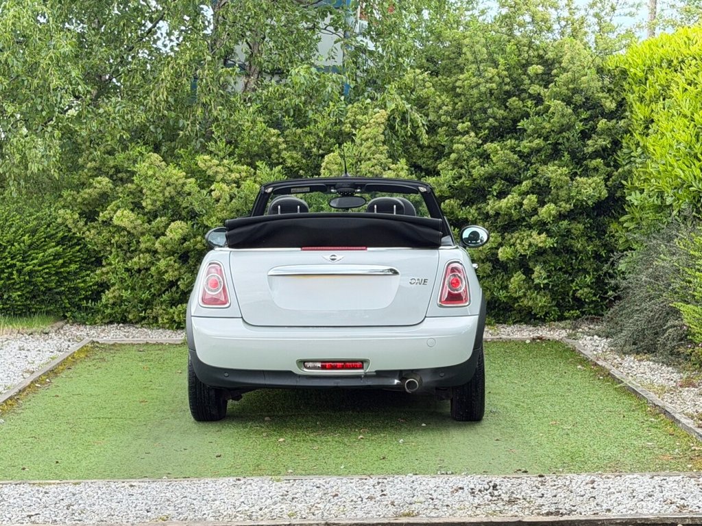 USED 2015 64 MINI CONVERTIBLE 1.6 One Convertible 2dr Petrol Manual Euro 6 (98 ps) A WELL CARED FOR EXAMPLE OF THE LOWER INSURANCE GROUP MINI ONE WITH FULL SERVICE HISTORY AND VERY HIGH SPECIFICATION AND A FULL SERVICE HISTORY