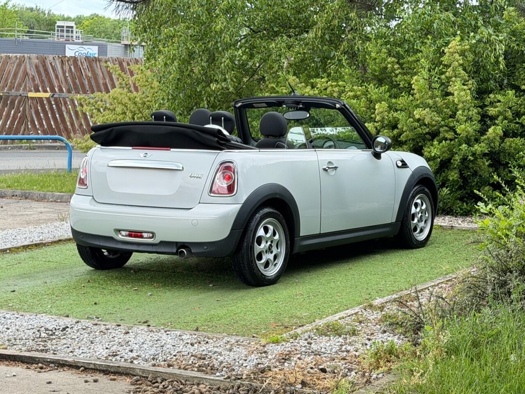 USED 2015 64 MINI CONVERTIBLE 1.6 One Convertible 2dr Petrol Manual Euro 6 (98 ps) A WELL CARED FOR EXAMPLE OF THE LOWER INSURANCE GROUP MINI ONE WITH FULL SERVICE HISTORY AND VERY HIGH SPECIFICATION AND A FULL SERVICE HISTORY