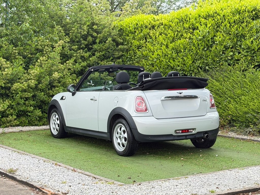 USED 2015 64 MINI CONVERTIBLE 1.6 One Convertible 2dr Petrol Manual Euro 6 (98 ps) A WELL CARED FOR EXAMPLE OF THE LOWER INSURANCE GROUP MINI ONE WITH FULL SERVICE HISTORY AND VERY HIGH SPECIFICATION AND A FULL SERVICE HISTORY