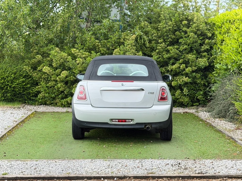 USED 2015 64 MINI CONVERTIBLE 1.6 One Convertible 2dr Petrol Manual Euro 6 (98 ps) A WELL CARED FOR EXAMPLE OF THE LOWER INSURANCE GROUP MINI ONE WITH FULL SERVICE HISTORY AND VERY HIGH SPECIFICATION AND A FULL SERVICE HISTORY