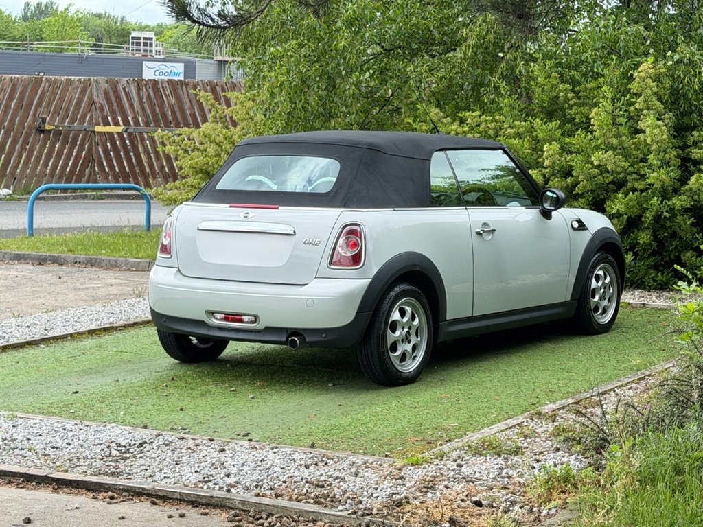 USED 2015 64 MINI CONVERTIBLE 1.6 One Convertible 2dr Petrol Manual Euro 6 (98 ps) A WELL CARED FOR EXAMPLE OF THE LOWER INSURANCE GROUP MINI ONE WITH FULL SERVICE HISTORY AND VERY HIGH SPECIFICATION AND A FULL SERVICE HISTORY