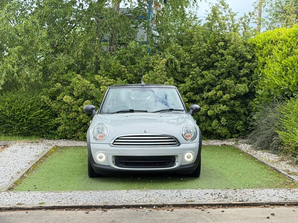 USED 2015 64 MINI CONVERTIBLE 1.6 One Convertible 2dr Petrol Manual Euro 6 (98 ps) A WELL CARED FOR EXAMPLE OF THE LOWER INSURANCE GROUP MINI ONE WITH FULL SERVICE HISTORY AND VERY HIGH SPECIFICATION AND A FULL SERVICE HISTORY