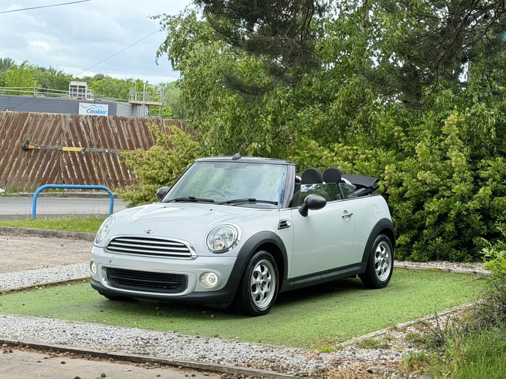 USED 2015 64 MINI CONVERTIBLE 1.6 One Convertible 2dr Petrol Manual Euro 6 (98 ps) A WELL CARED FOR EXAMPLE OF THE LOWER INSURANCE GROUP MINI ONE WITH FULL SERVICE HISTORY AND VERY HIGH SPECIFICATION AND A FULL SERVICE HISTORY